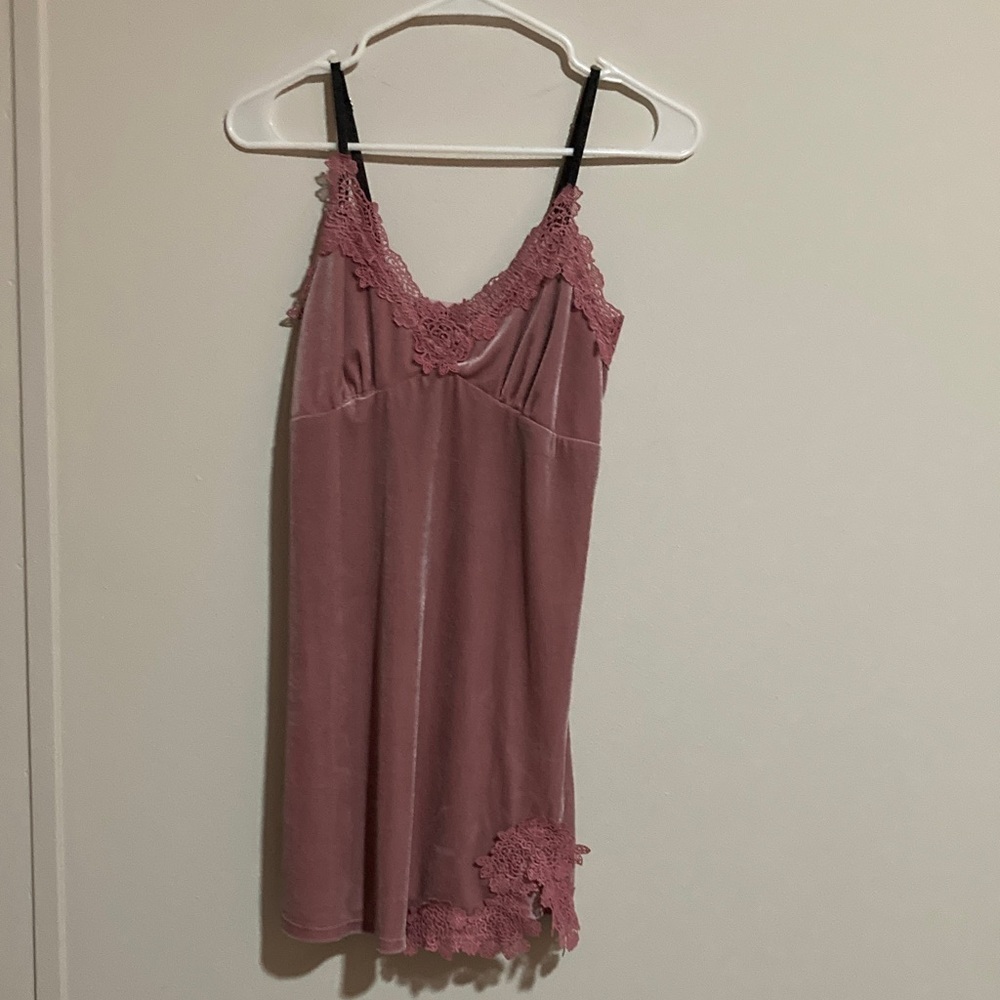 Elegant Mauve Lace Chemise